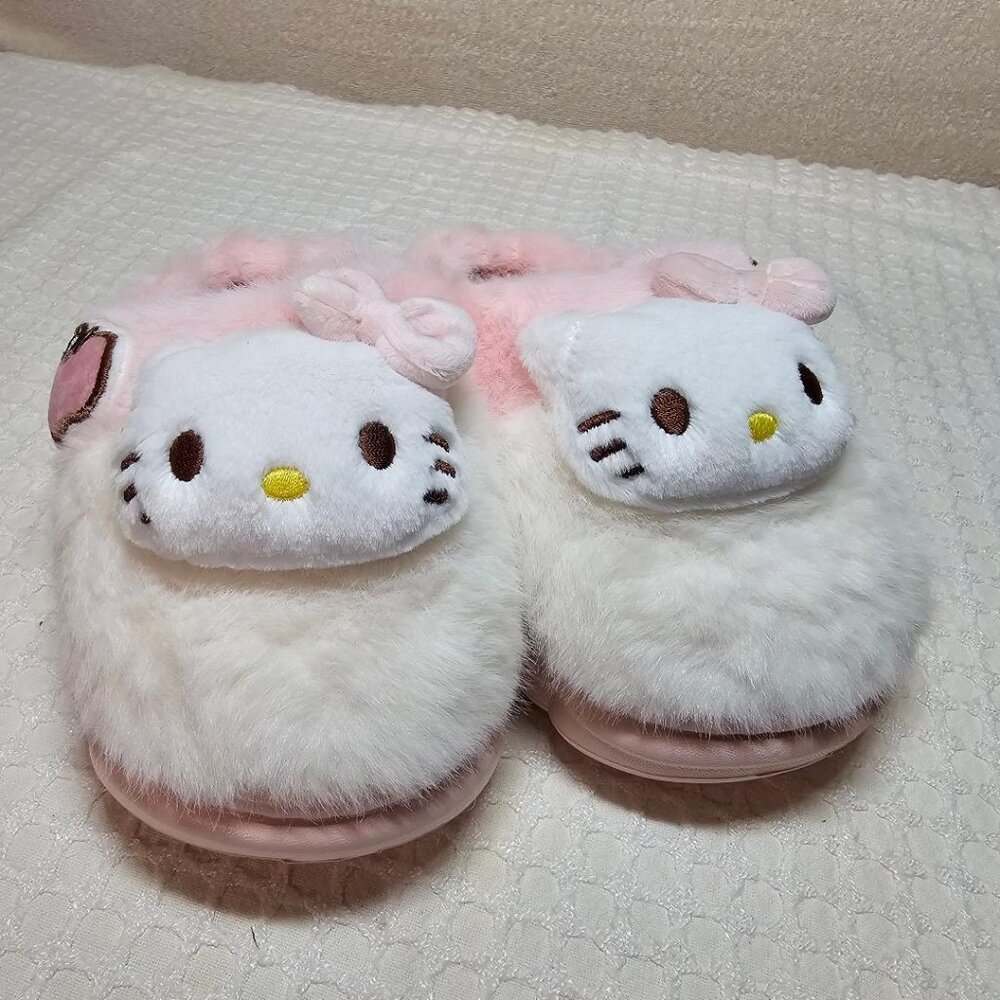 Hello Kitty Slippers Girls Plush White With Light Pink Bow and Apple of ur eye